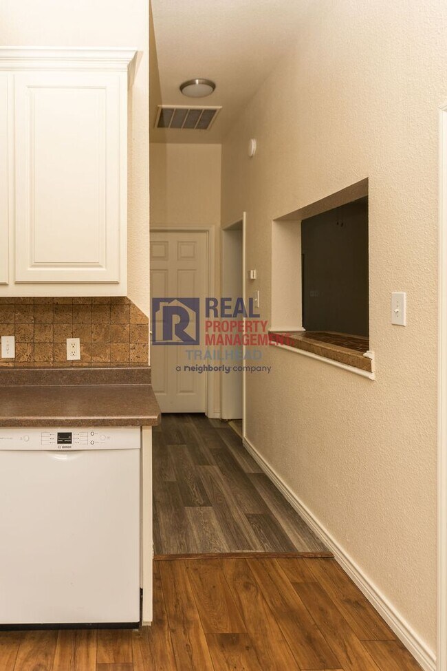Building Photo - Cozy 2 Bedroom Home Near Historic Downtown Glen Rose