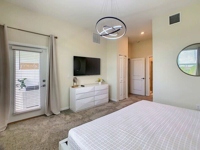 Building Photo - 1520 Oasis Club Blvd