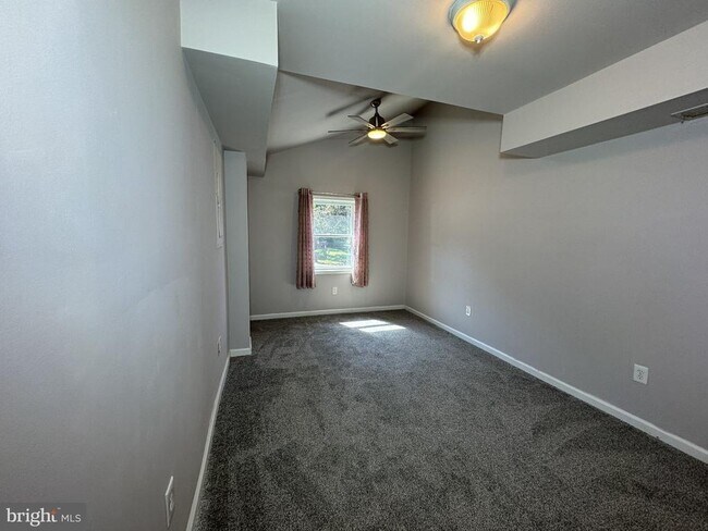 Building Photo - 832 Woodchuck Ln