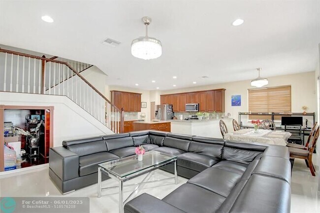 Building Photo - 6158 SW 194th Ave