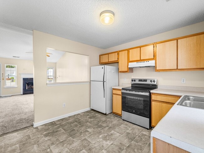 Building Photo - Midway Park Move In