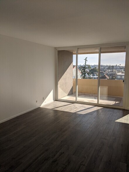 Building Photo - 330 Vernon St