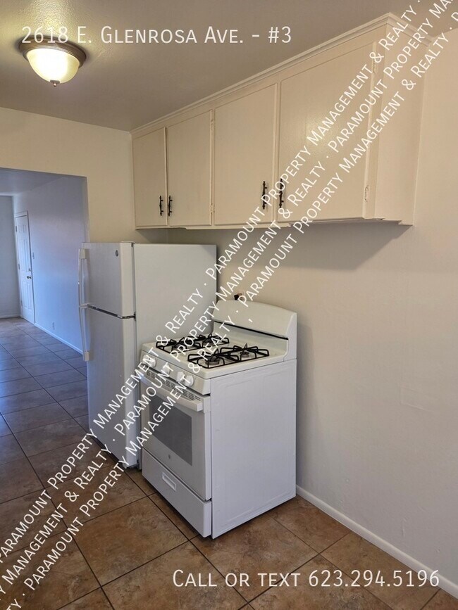 Building Photo - 2618 E Glenrosa Ave