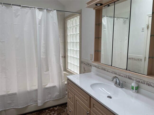 Building Photo - 27 Wabil Rd