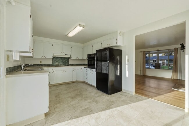 Building Photo - MOVE IN READY NOW! 3 bedrooms, 1.5 baths 1 car garage. Easy JBLM commute! North Thurston School D...