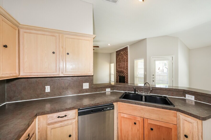 Building Photo - 7448 Ashcroft Cir