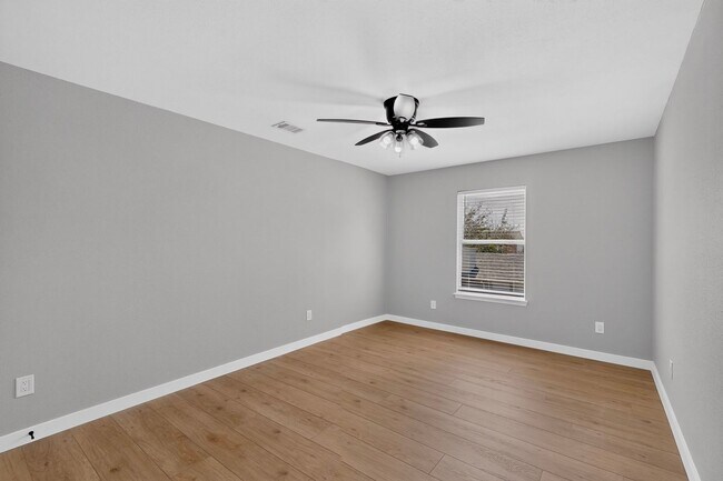 Building Photo - 1410 Thistle Cir