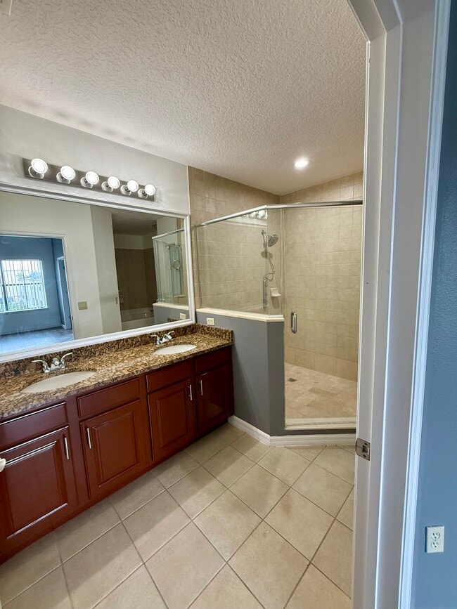 Master En-suite - 3712 Avalon Park E Blvd