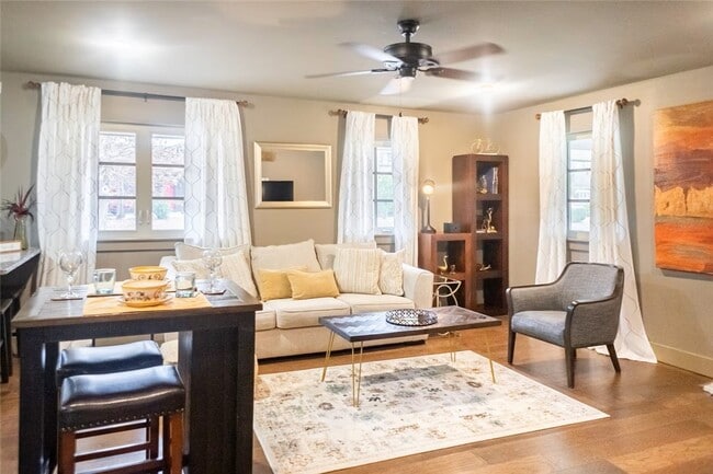 Building Photo - 301 NW F St