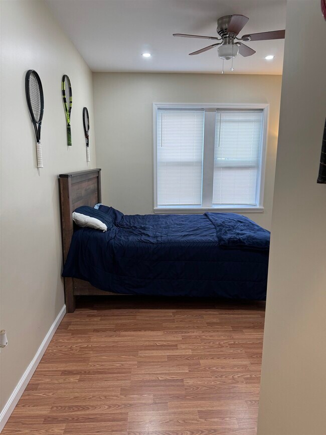 Building Photo - 523 Grand Ave