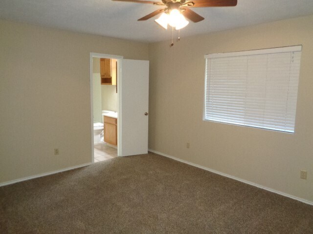 Building Photo - 709 Short Mill Run