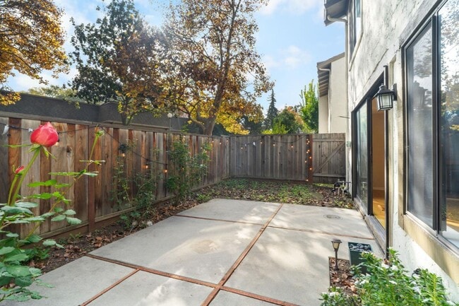 Building Photo - 7124 Point Dunes Ct