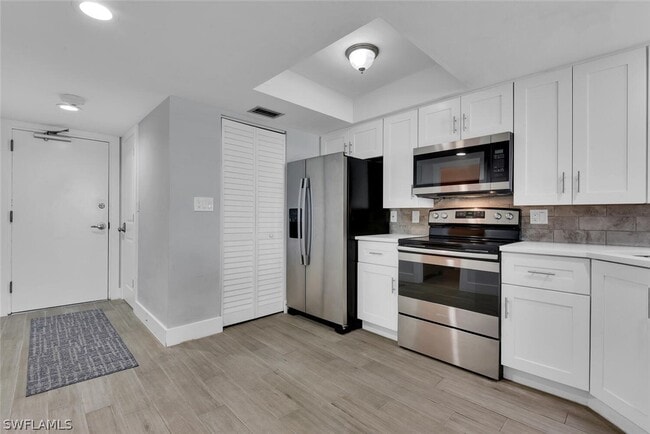 Building Photo - 890 S Collier Blvd