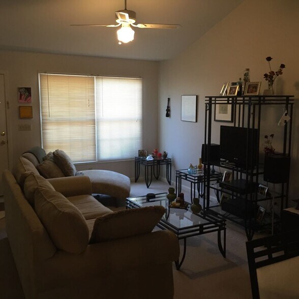 Building Photo - 3008 W Sunset Dr
