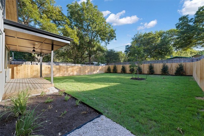 Building Photo - 407 El Paso St