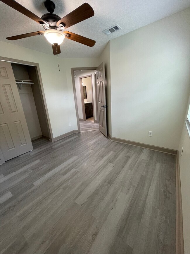 Building Photo - 660 Macduff Ln