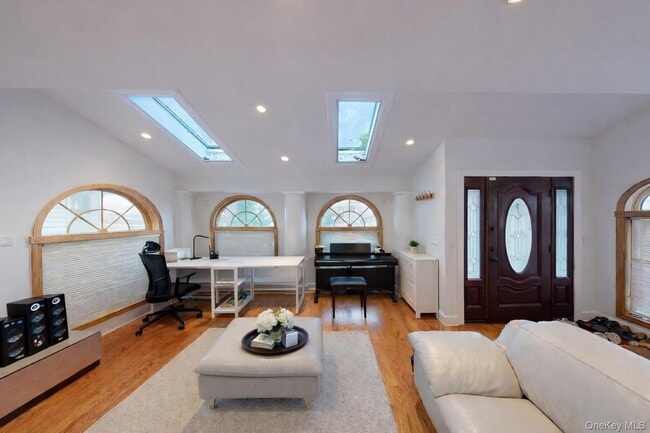 Building Photo - 45-44 Browvale Ln