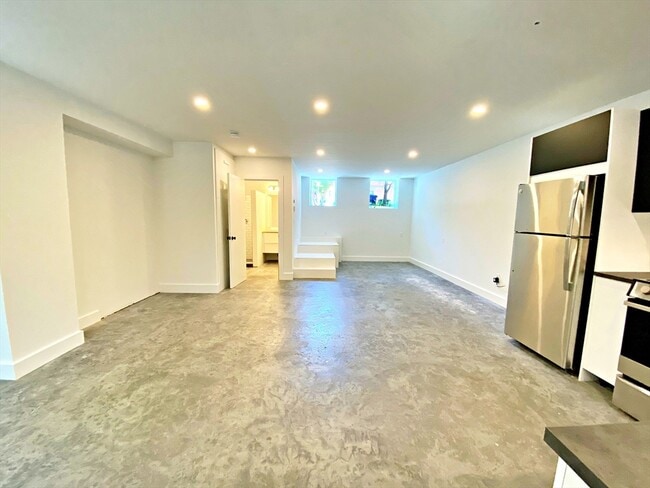 Building Photo - 406 Sumner St