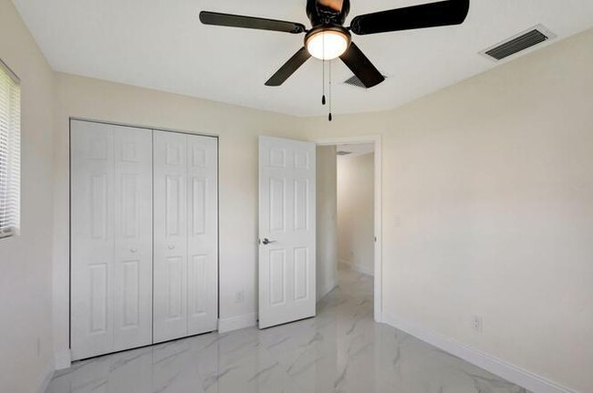 Building Photo - 2016 Avenue S