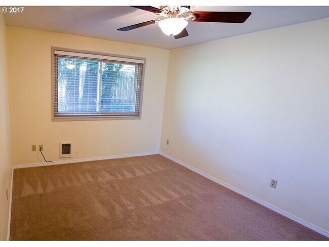 Building Photo - 10845 SW 121st Ave