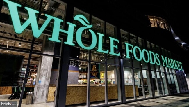 Building Photo - 1230 Penn St NE