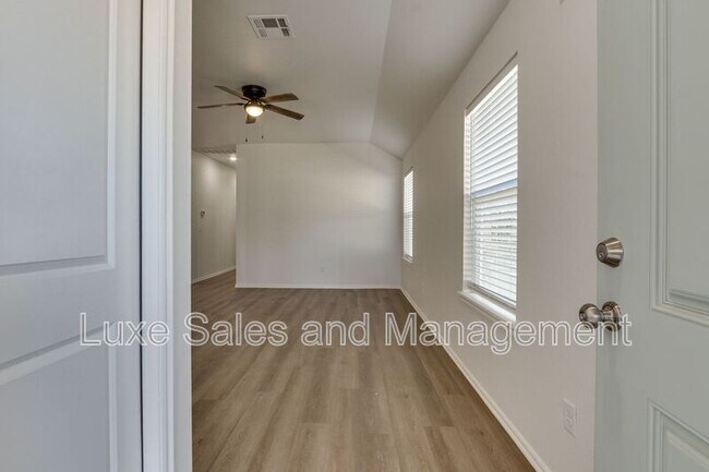 Building Photo - 11607 Mackenzie Wy