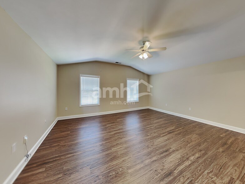 Building Photo - 1005 Theodore Ln
