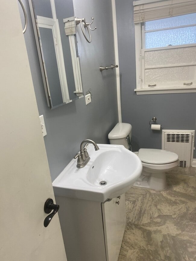 Building Photo - 156 Park Pl