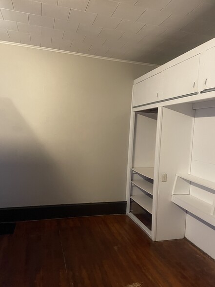 Building Photo - 403 W 3rd St