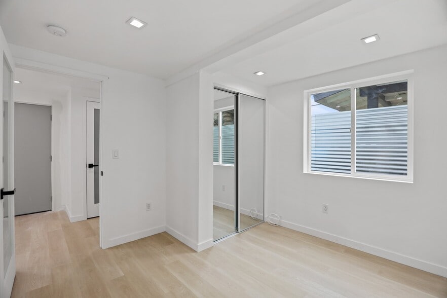 Building Photo - 2561 W Ave 30