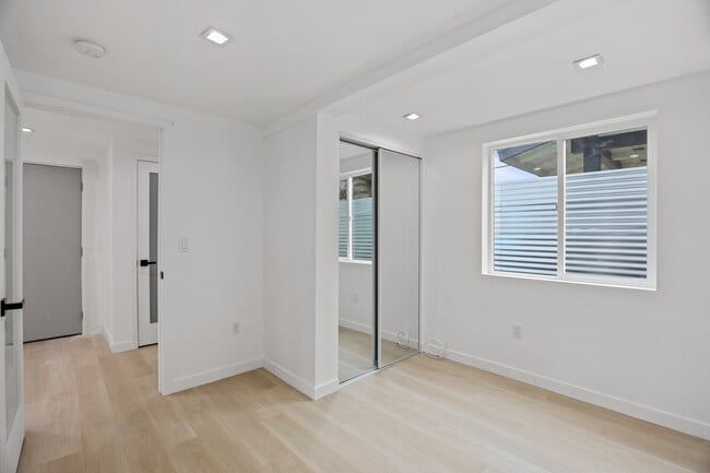 Building Photo - 2561 W Ave 30