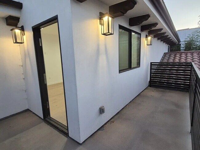 Building Photo - NO MIN CREDIT SCORE REQUIRED, BK OKAY, PAST EVICTION OKAY!, BACKGROUND FRIENDLY. Apply at "The Re...