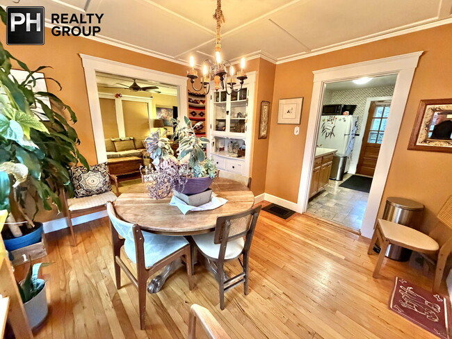 Building Photo - 157 Riverview Ave