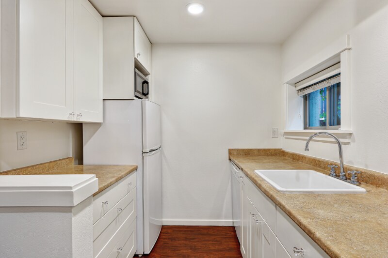 Building Photo - 311 12th Ave E