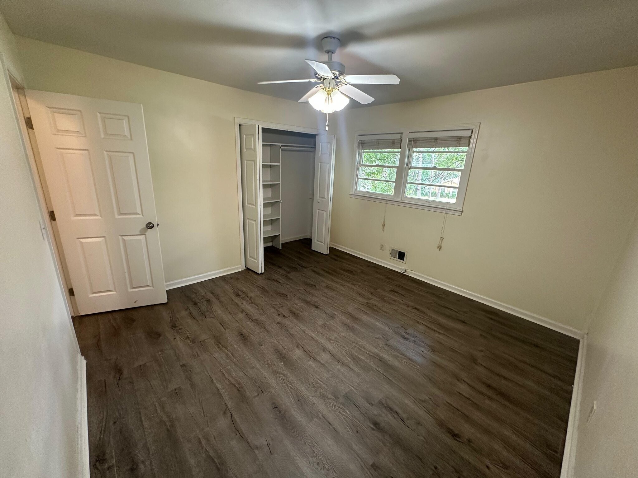 Building Photo - 5007 Spring Hill Dr