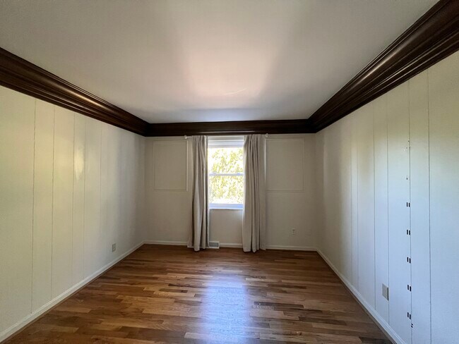 Building Photo - 680 Overland St