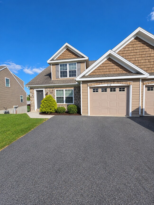 Building Photo - 172 Randolph Dr