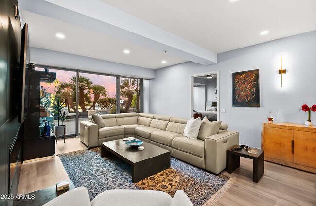 Building Photo - 7167 E Rancho Vista Dr