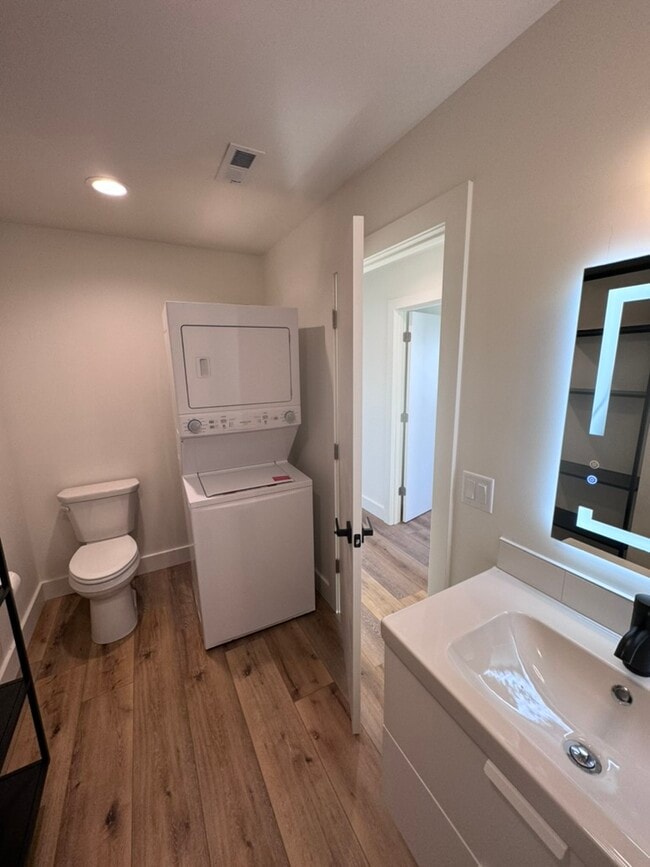 Building Photo - 114 E Prentiss St