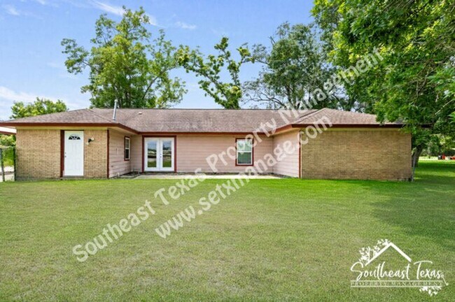 Building Photo - 250 Duhon St