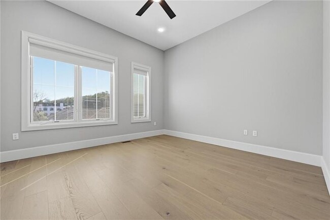 Building Photo - 5133 Fifth Ave