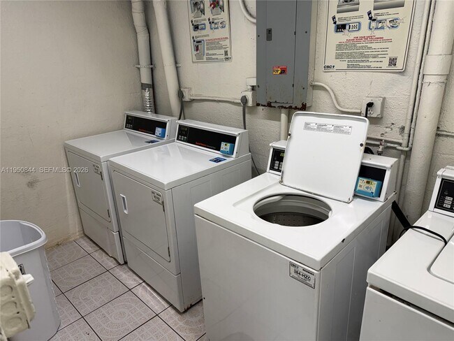 Building Photo - 4235 N University Dr