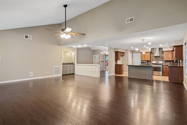 Building Photo - 21406 Park Brook Dr