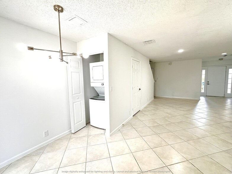Building Photo - 703 Crosswinds Dr