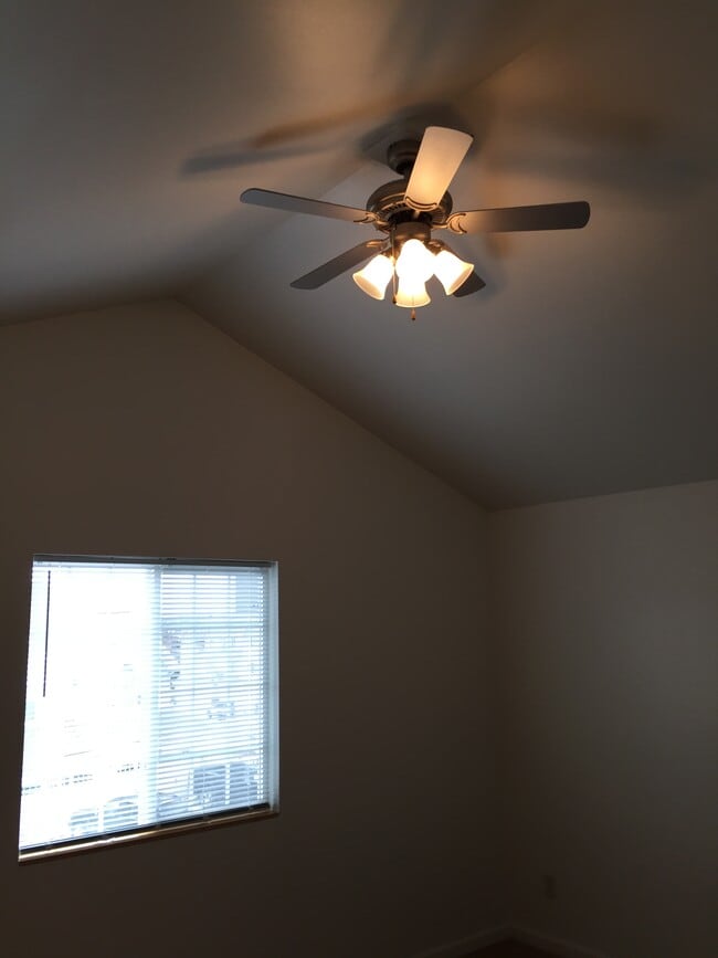 Building Photo - 1115 Ridge Creek Cir