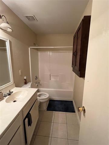 Building Photo - 2216 Chestnut Dr