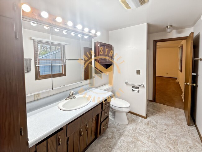 Building Photo - 1433 Baumgart Rd