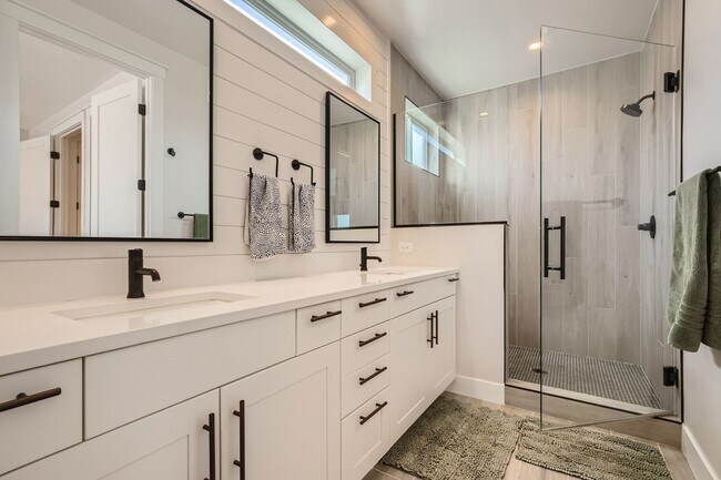 Building Photo - New Build 3 BDR Townhome in Highlands