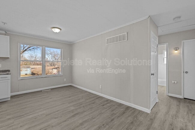 Building Photo - 10432 Royal Dr