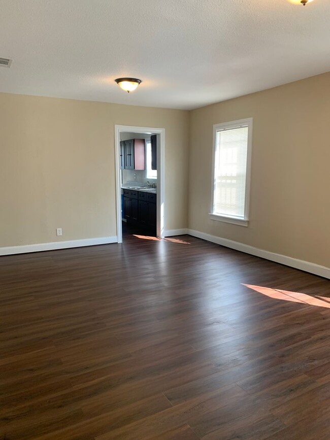 Building Photo - Newly remodeled 3bed/1bath in Hempstead,TX